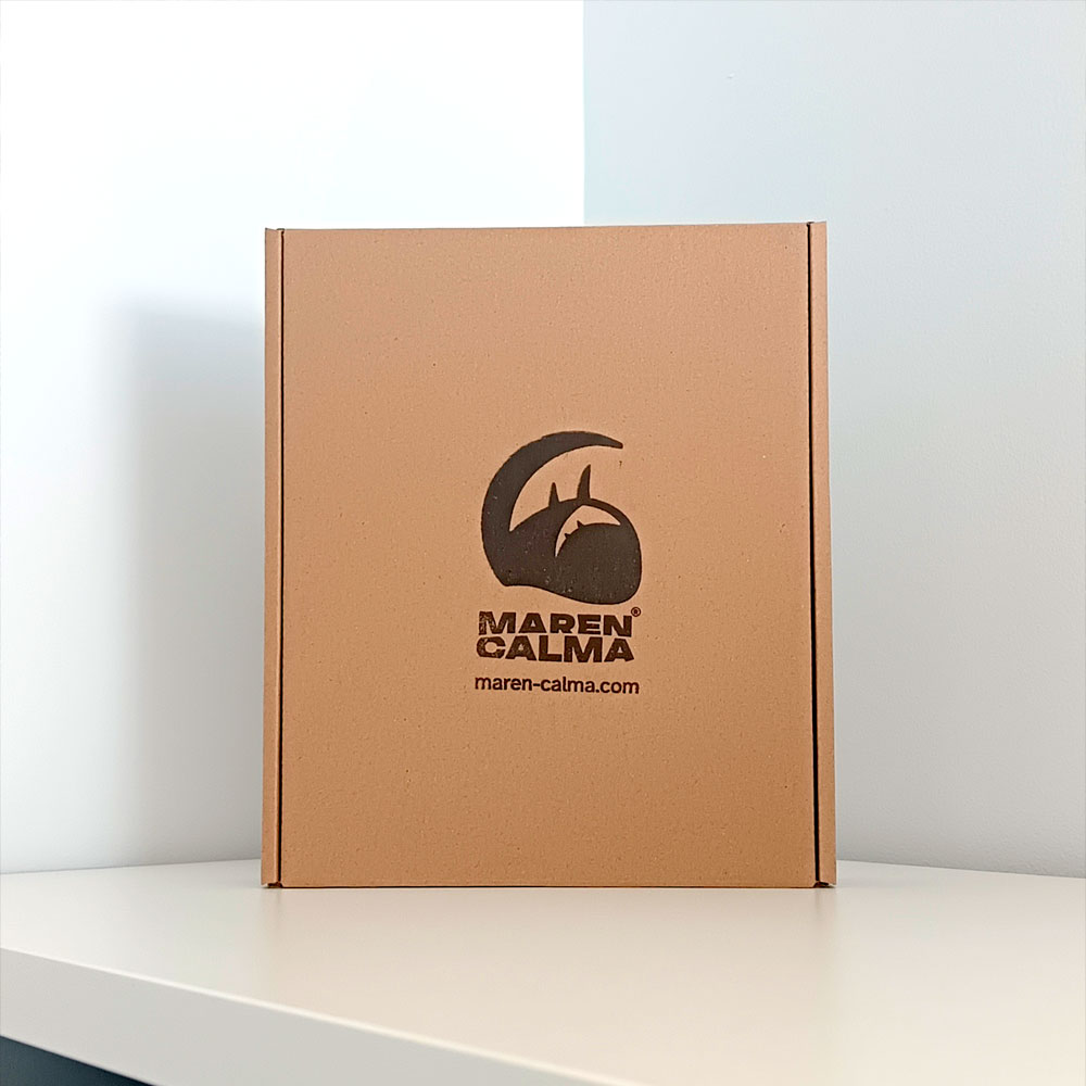 packaging-con-logo-para-marca-de-ropa-diseño-grafico-agencia-creativa-formato-cuadrado